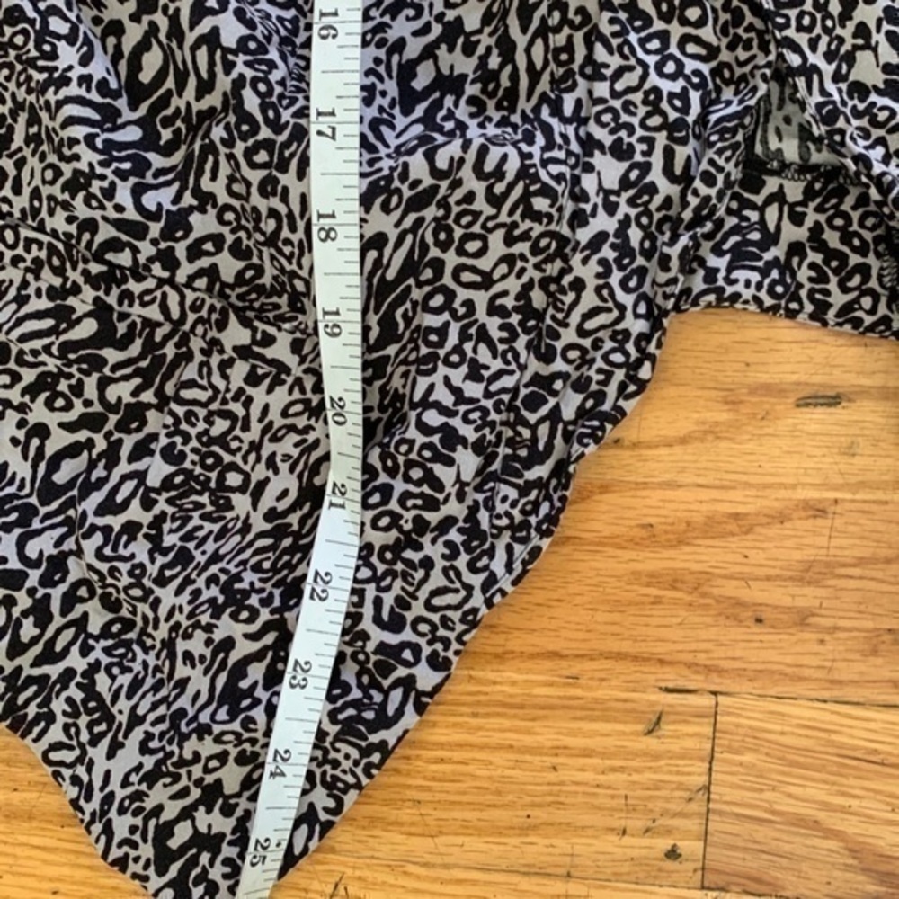 Torrid size 2 animal print shrug - Picture 5 of 8